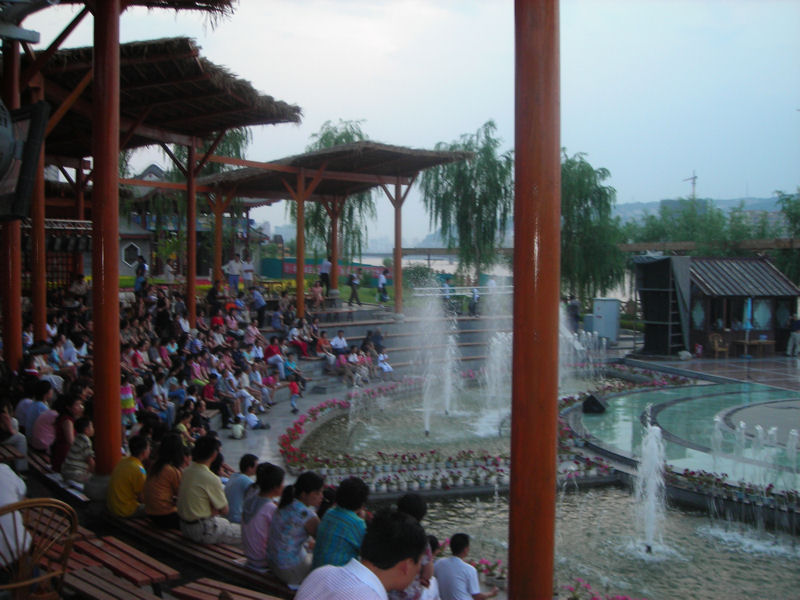 The Lanzhou Waterwheel Museum and Exhibition Hall vr de eerste voorstelling op 25 juli 2007.