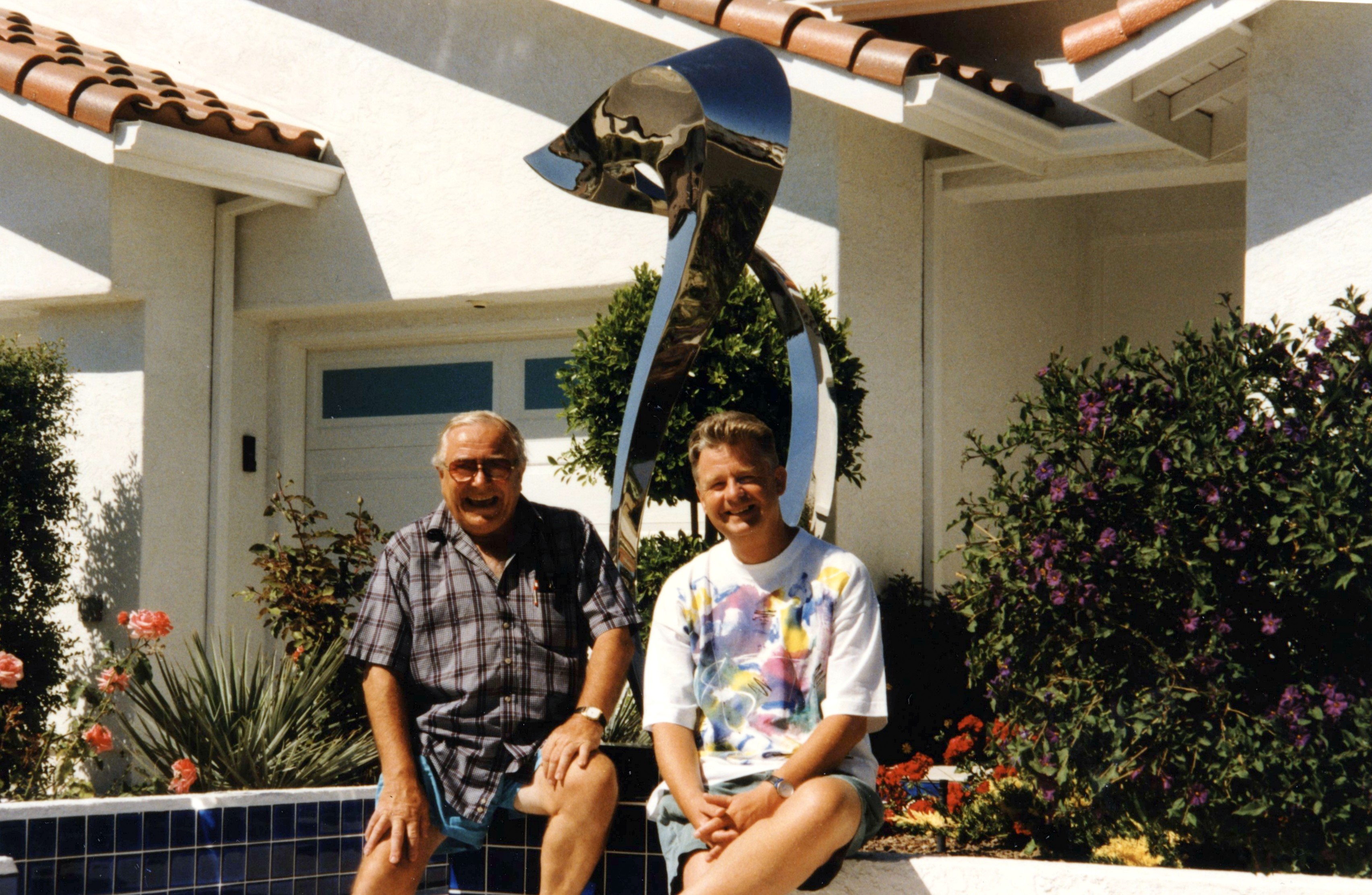 [1998] v.l.n.r  Rudy van Hunnick (architect) en Johan Meijering Voor de woning van Rudy in Oceanside (Californië) - VS