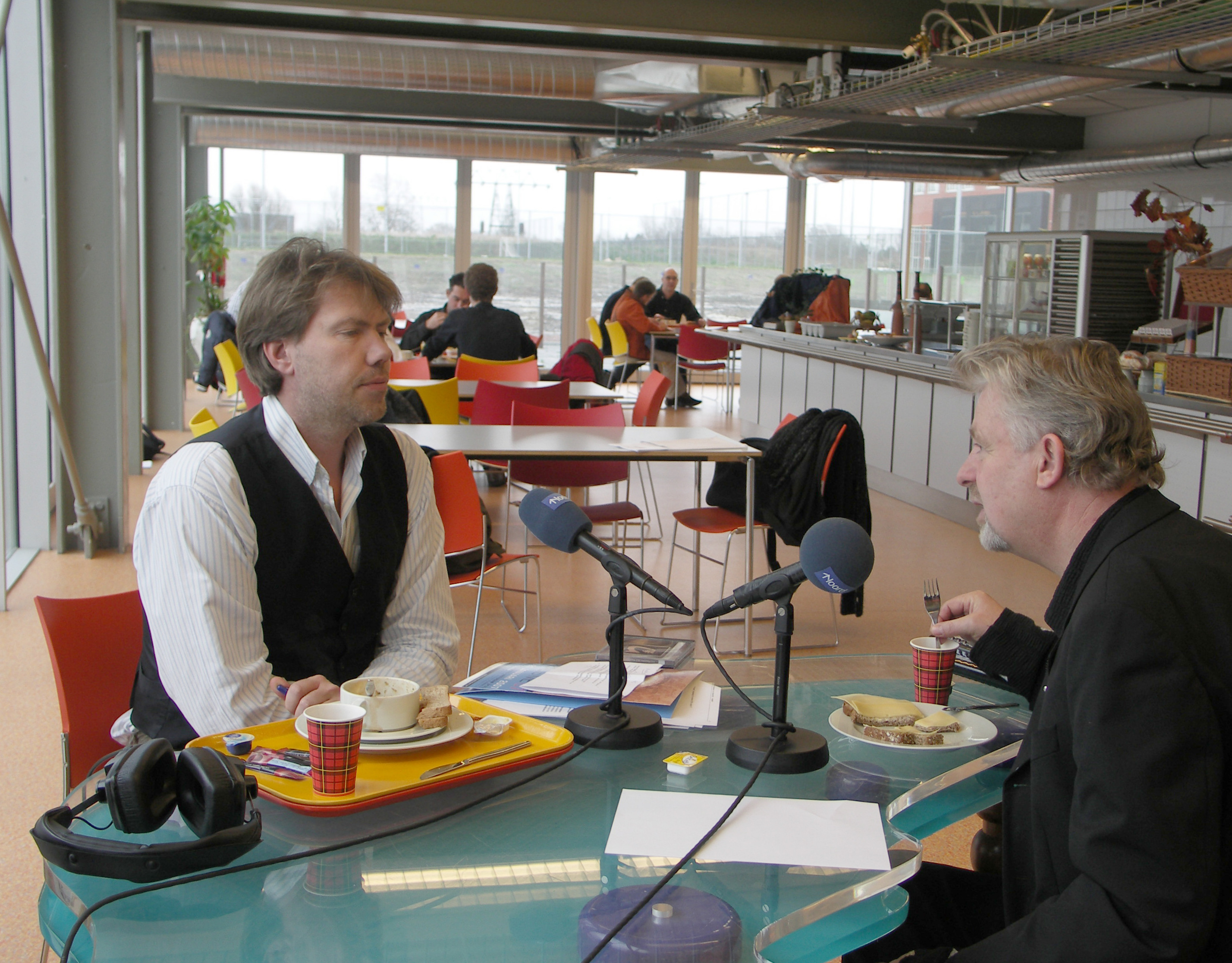 [2007-01-19] v.l.n.r Pieter de Hart redacteur RTV Noord. Radio-interview met Johan Meijering