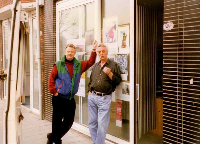 [1995] Kunstschilder Gerriet Postma (r.) en Johan Meijering (l.) - Noorderhaven in Groningen (woonhuis en atelier Gerrie Postma)