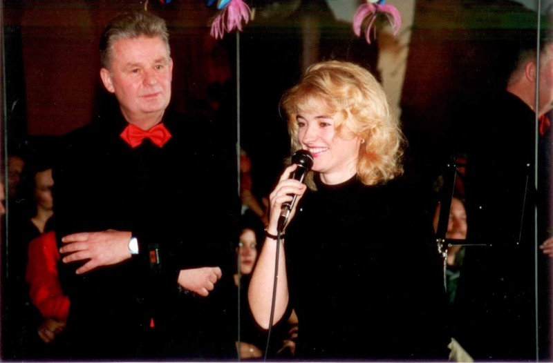 [2000] Johan Meijering en Irena Phillipova. Presentatie Russische avond in multicultureel centrum La Pasión - Groningen 